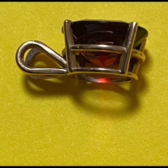 Solid Gold 2.25carat natural Garnet Necklace - Picture 3 of 6